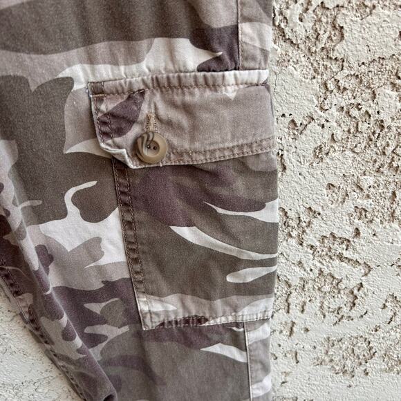 Urban Outfitters Tan Camo Cargo Pants Size 6 - Picture 4 of 4